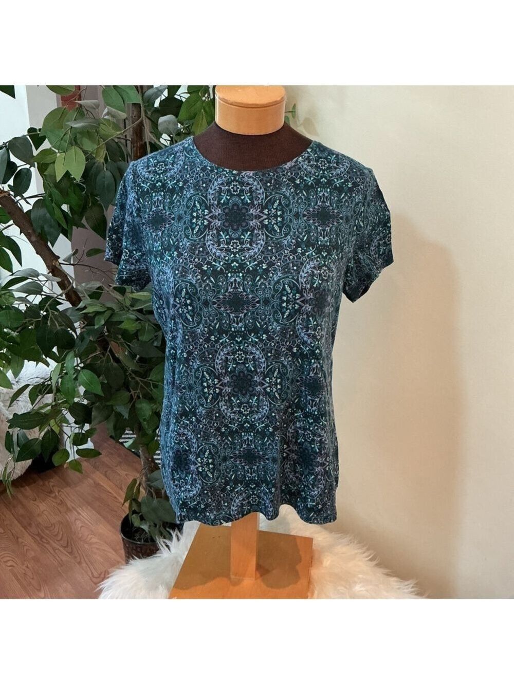 Croft & Barrow The Classic Tee short sleeve Woman’s size Medium